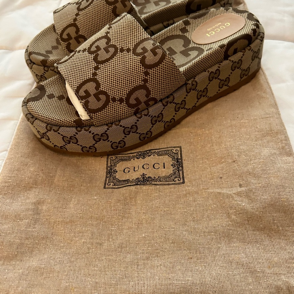 Gucci Beige Monogram Platform Sandals size 40